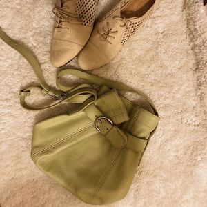 *SOLD* Like new! Coach vintage crossbody bucket bag